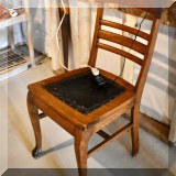F39. Oak chair. 